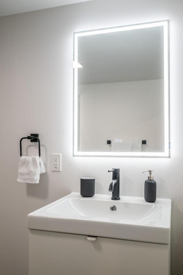 Modern Contemporary 2 Bedroom Suite Halifax Exterior photo