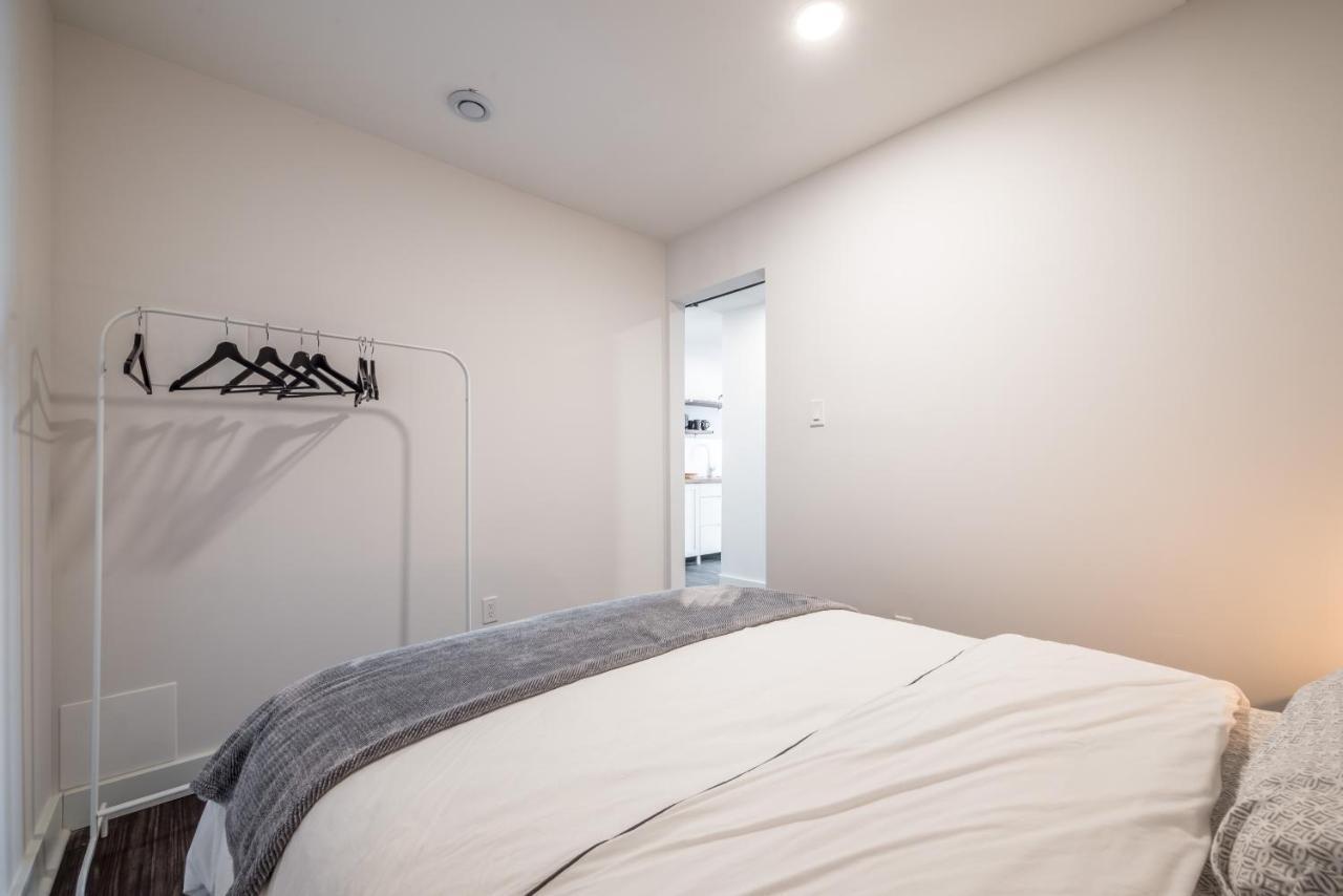 Modern Contemporary 2 Bedroom Suite Halifax Exterior photo