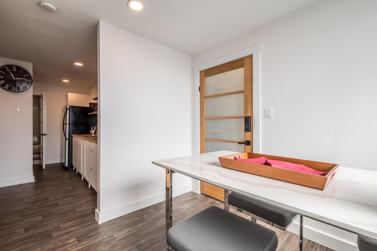 Modern Contemporary 2 Bedroom Suite Halifax Exterior photo
